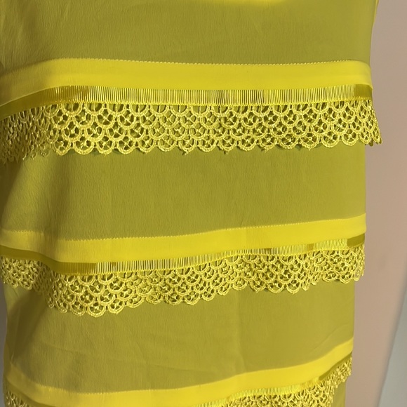 Warehouse yellow sleeveless top size 10 - Picture 2 of 5